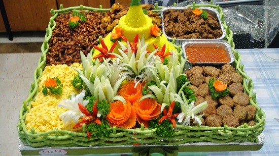 Nasi Kuning Tumpeng
